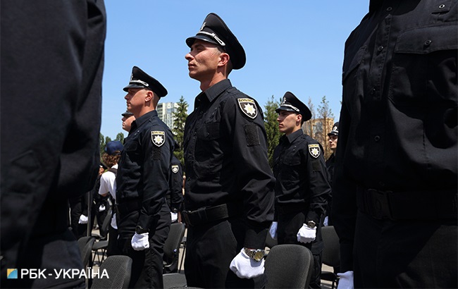 &quot;Стальная дисциплина&quot;: фоторепортаж с первого выпуска Академии патрульной полиции в Киеве